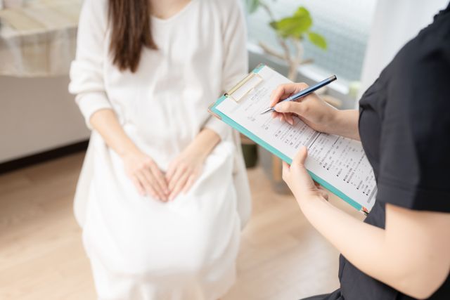 カウンセリングを受ける女性